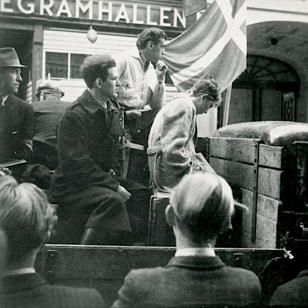 Kilde:
Frihedsmuseets Fotoarkiv, den 5. maj 1945 (se https://samlinger.natmus.dk/assetbrowse?collection=FHM).
